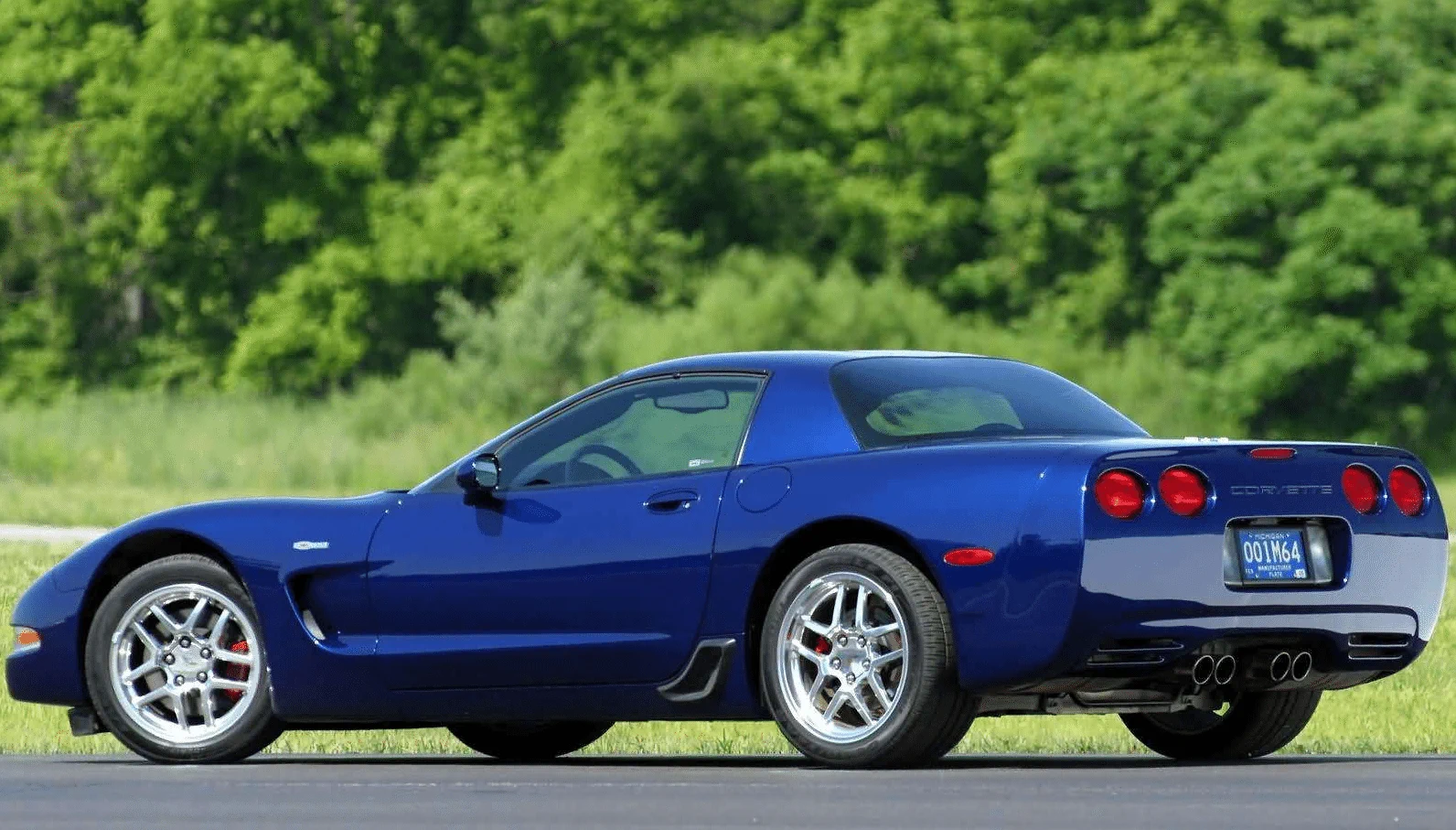 Click to Enlarge-Esc to Close Corvette Generations/C5/C5 2004 Left 2.webp